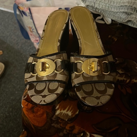 Gold coach wedges - Picture 1 of 2